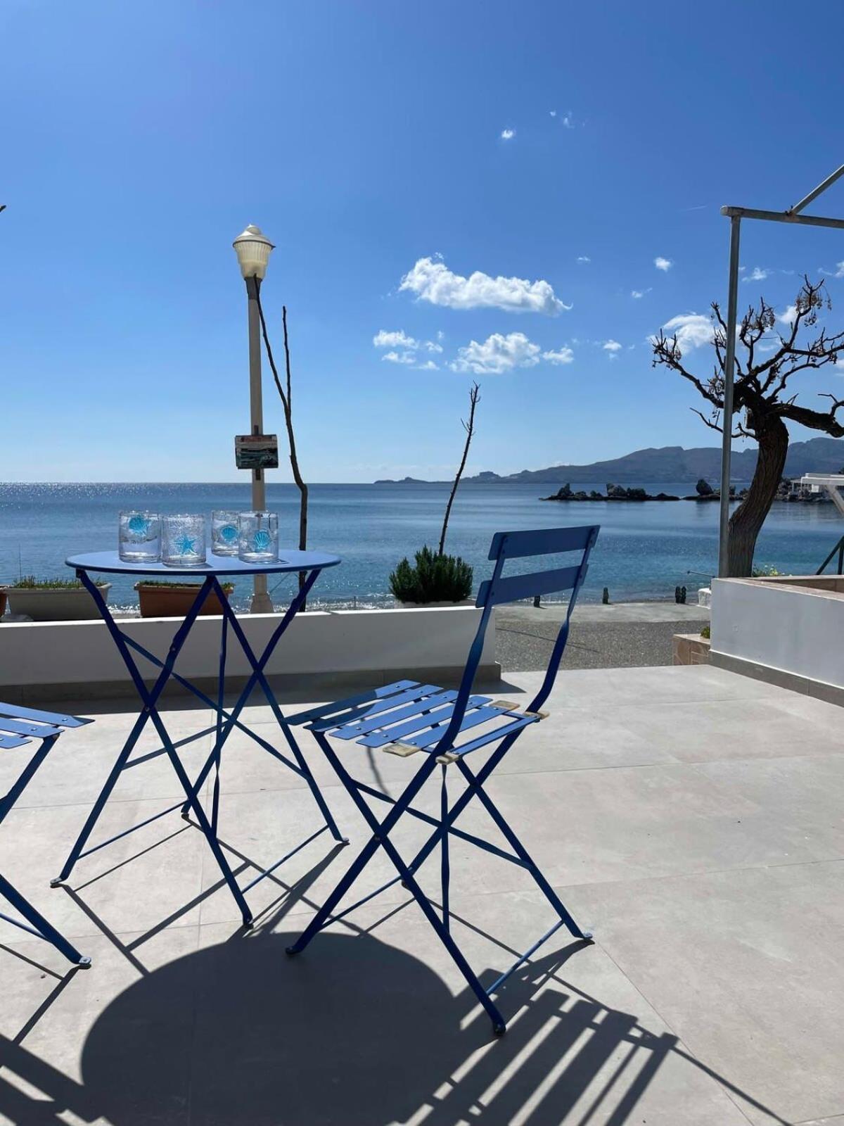 Escape Chic With Seafront Patio * Haraki
