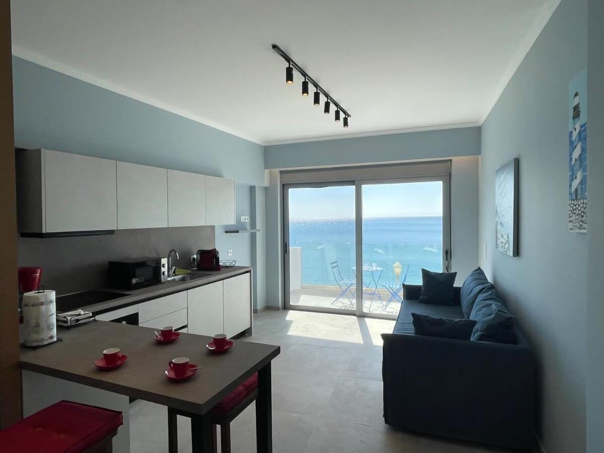 公寓 Escape Chic With Seafront Patio